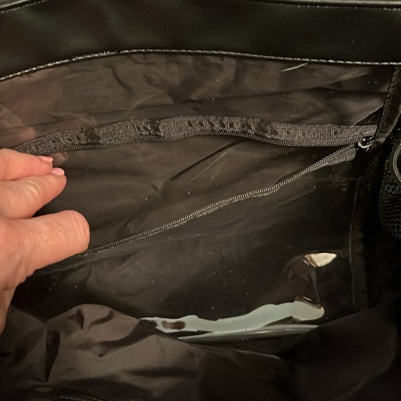 Fabletics The Grip Tote Duffel Gym/Travel Bag, Black, 20.5” x 11.5” x 6.5” - Picture 8 of 15